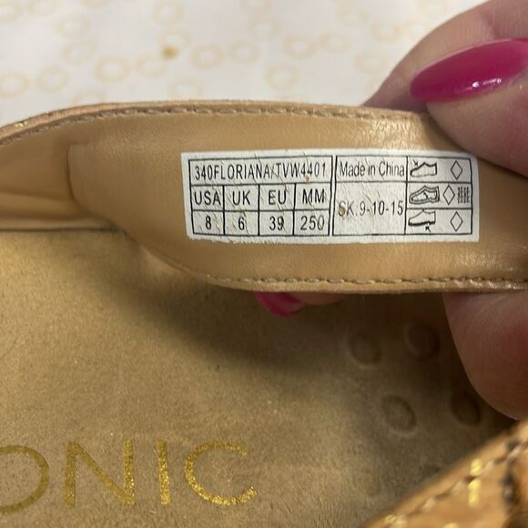 Vionic Florian embellished flip flops sandals, size 8 - Picture 3 of 5